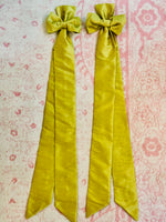 Load image into Gallery viewer, Medium Chartreuse Willow &amp; Pearls Bow
