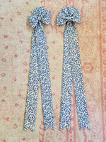 Load image into Gallery viewer, Vintage Waverly Savoy Willow &amp; Pearls Bows

