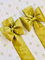 Load image into Gallery viewer, The Last Chartreuse Willow &amp; Pearls Bows
