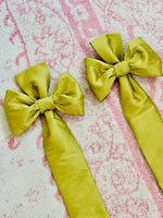 Load image into Gallery viewer, Chartreuse Single Ribbon Willow &amp; Pearls Bows
