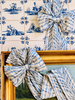Load image into Gallery viewer, Vintage P Kauffman Blue &amp; White Willow &amp; Pearls Bows
