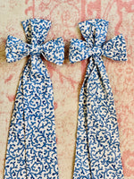 Load image into Gallery viewer, Medium Vintage Waverly Savoy Willow &amp; Pearls Bow
