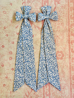 Load image into Gallery viewer, Medium Vintage Waverly Savoy Willow &amp; Pearls Bow
