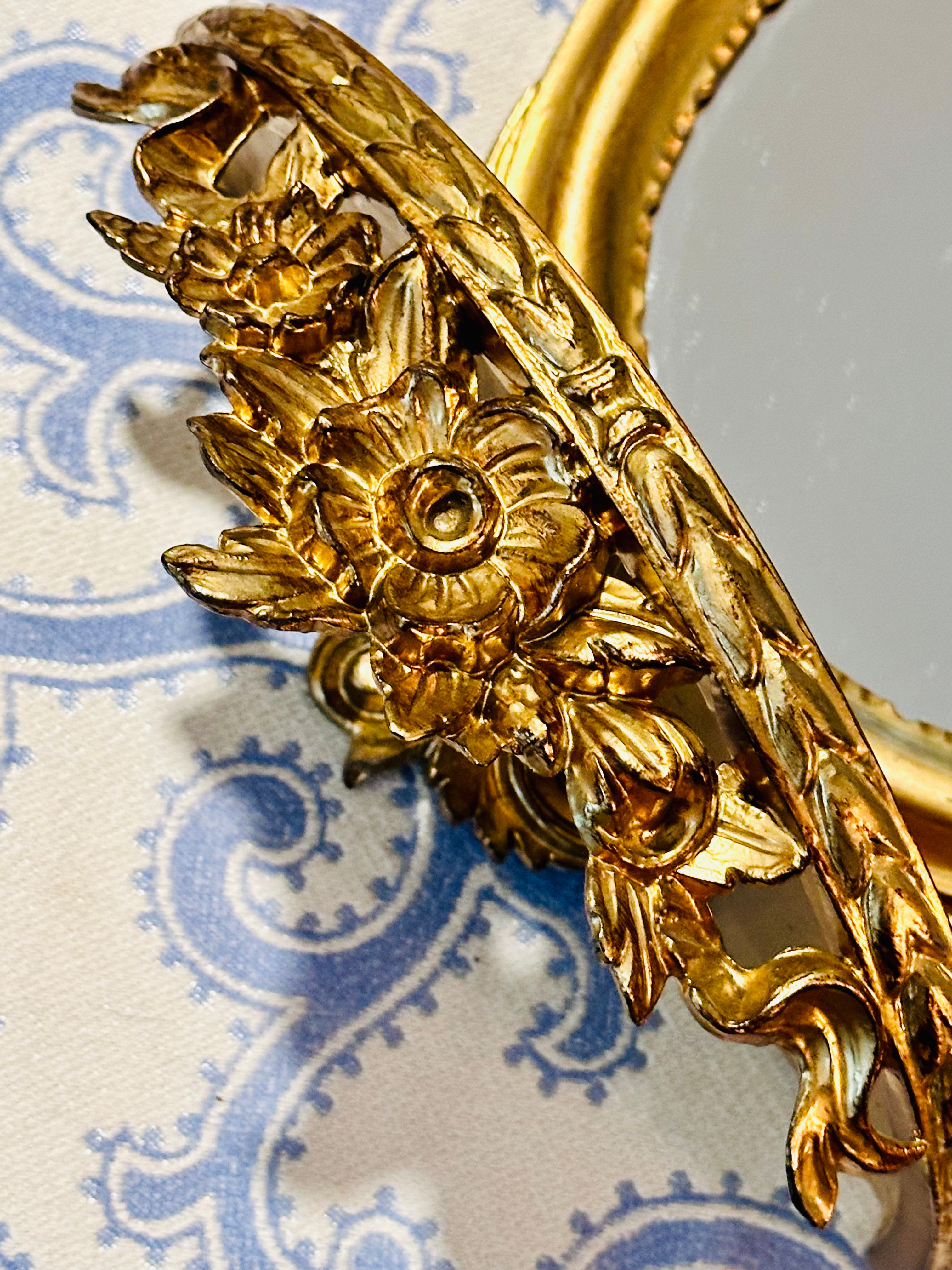 Elegant Italian Bracket With Mirror