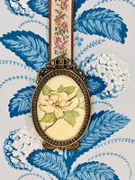 Load image into Gallery viewer, Bow &amp; Tapestry Ribbon Frame
