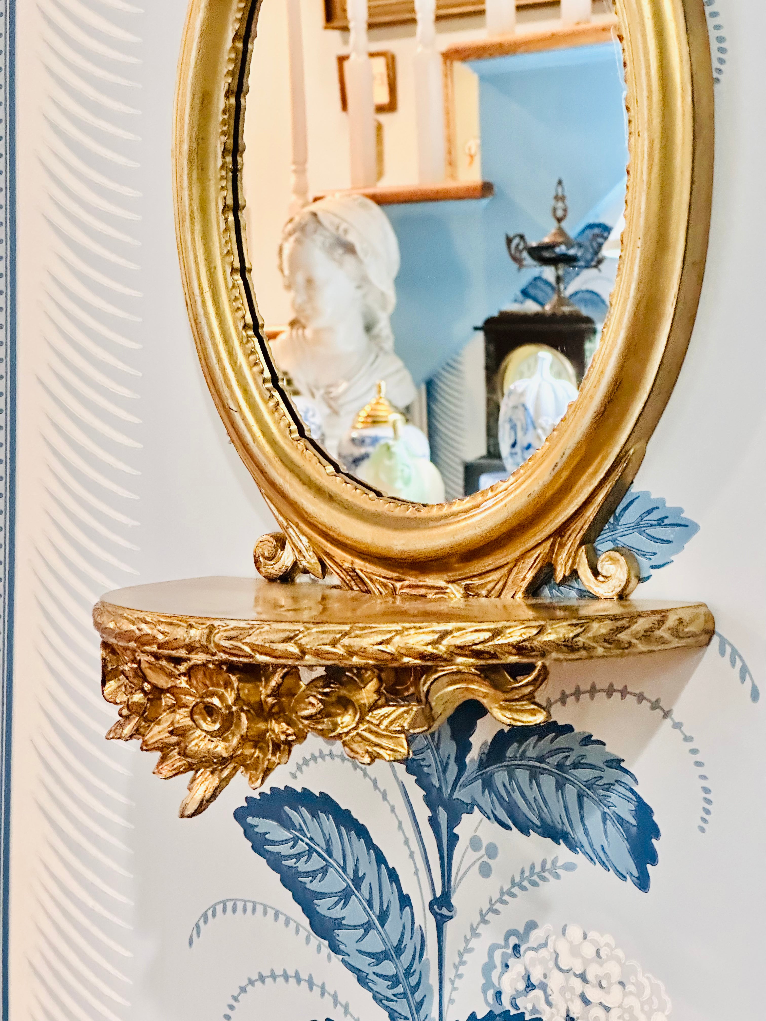 Elegant Italian Bracket With Mirror