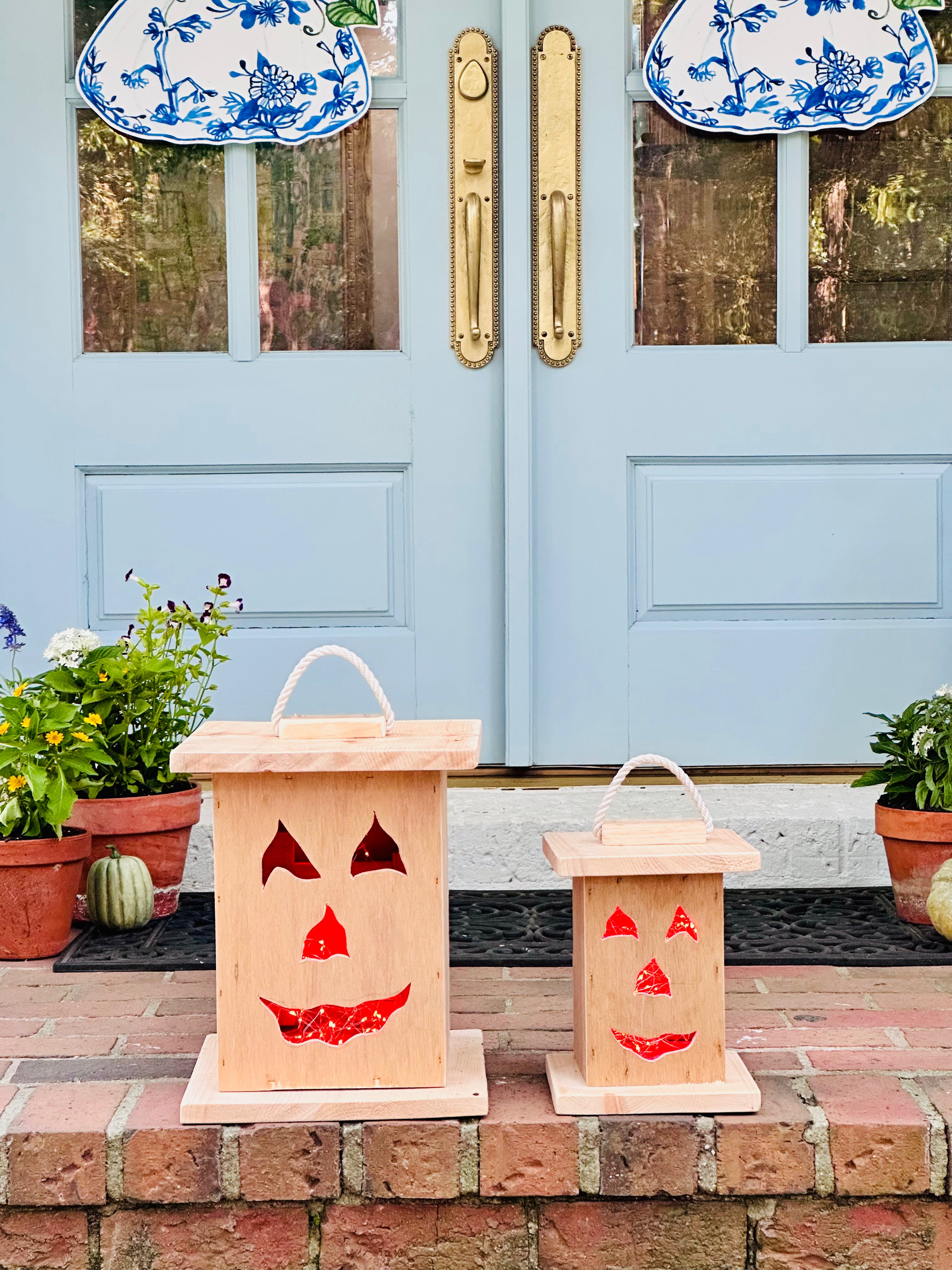 Petite Jack-o’-lantern Hand Crafted by Art Fiala