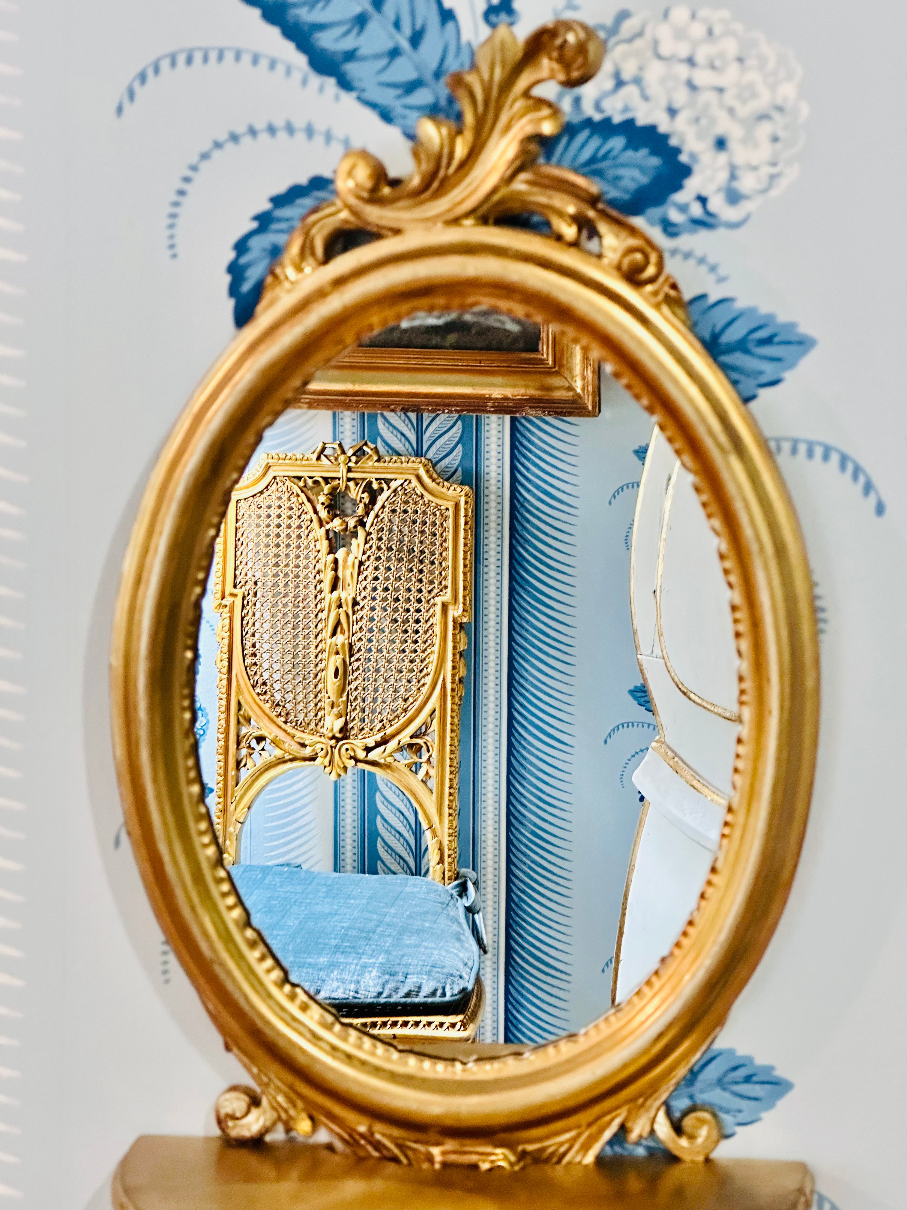 Elegant Italian Bracket With Mirror