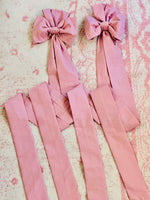 Load image into Gallery viewer, Marvelous Mauve/Pink Willow &amp; Pearls Bows
