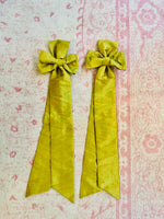 Load image into Gallery viewer, Small Chartreuse Willow &amp; Pearls Bow
