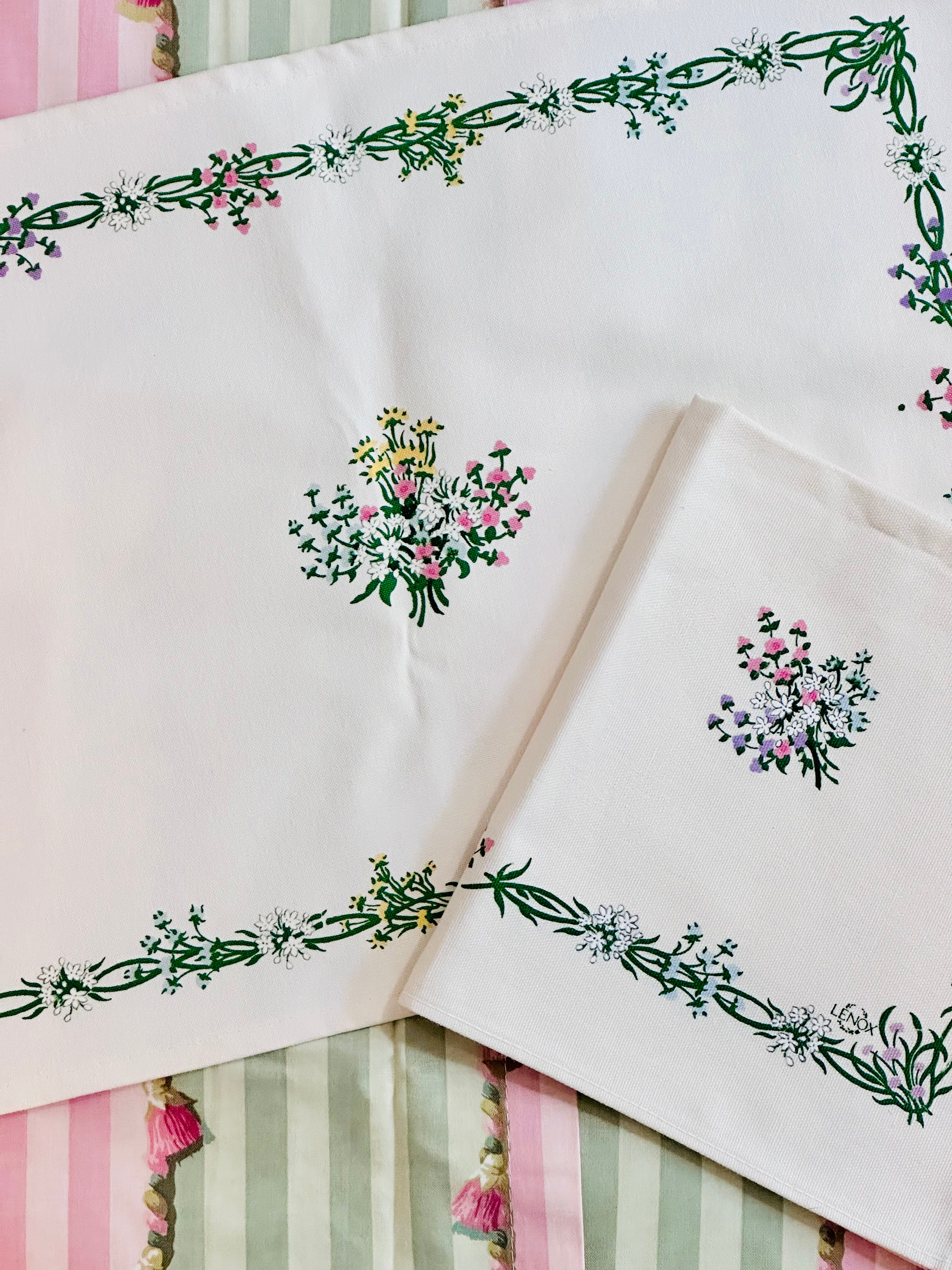 Lovely Lenox Set of Four Napkins & Placemats