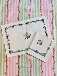Lovely Lenox Set of Four Napkins & Placemats
